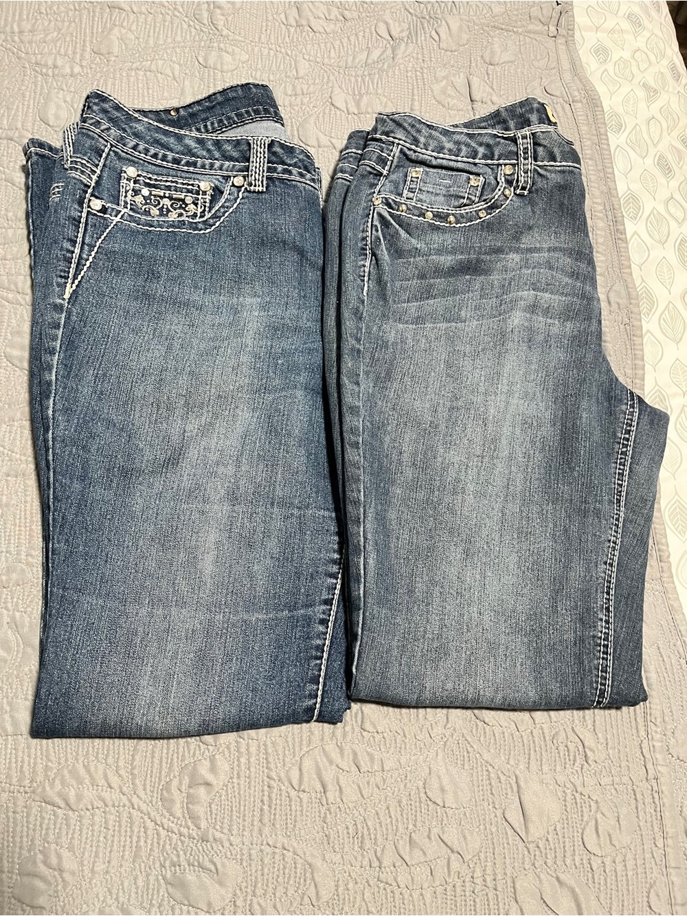 Bundle of two Women’s jeans Straight Leg Denim - Medium Blue Wash